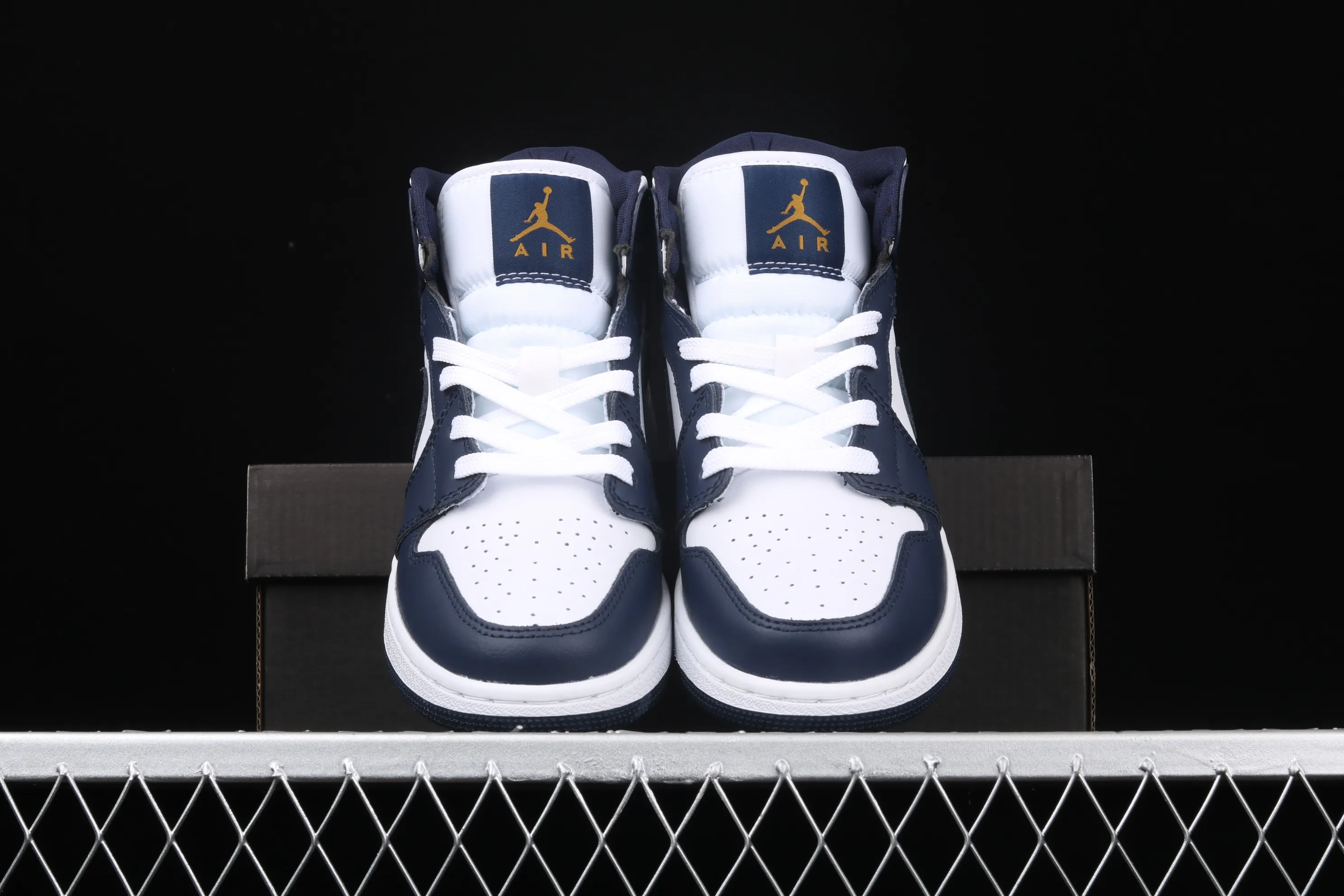All categories Air Jordan Jordan series basketball shoes Air Jordan 1 Mid Air Jordan 1 Mid AJ1 Joe 1 mid-top series basketball shoes 554725-174